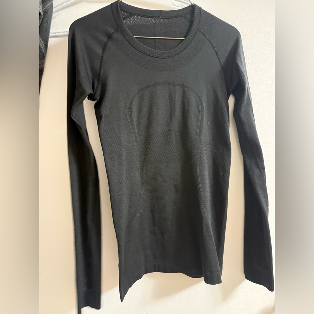Lululemon long sleeve swifty shirt. Size 4.